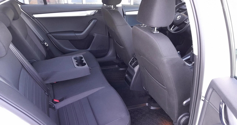 Skoda Octavia cena 47999 przebieg: 135755, rok produkcji 2019 z Gdynia małe 191